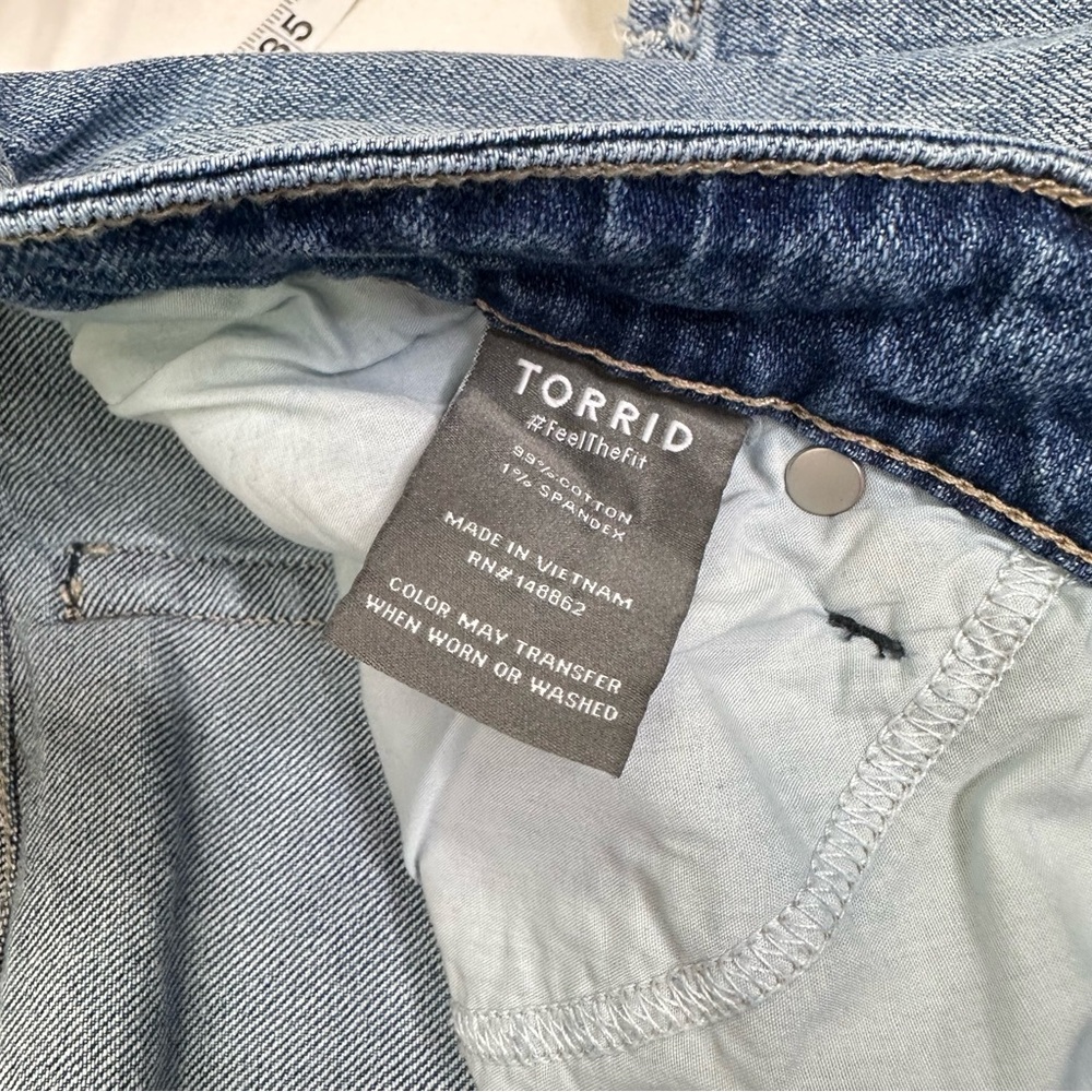 Torrid Mid-Rise Slim Boot‎ Medium Wash Size 14R - Picture 5 of 8